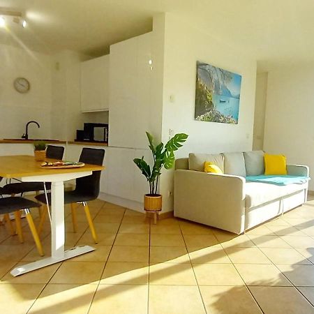 Appartement T2 De 56M2 - Geneve A 5 Min- Parking Prive Gratuit à Saint-Julien-en-Genevois Extérieur photo